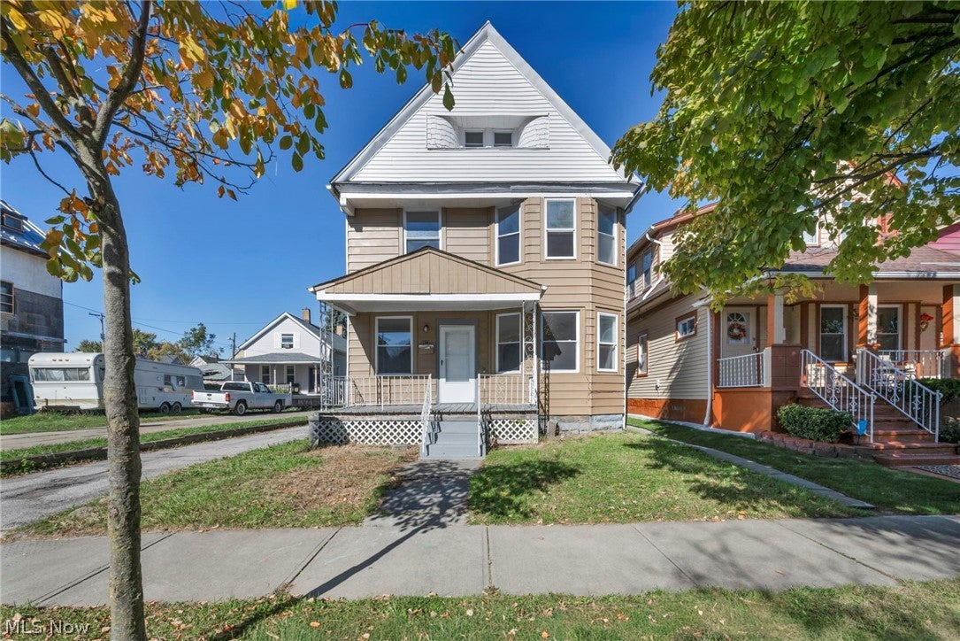 3822 Carlyle Avenue