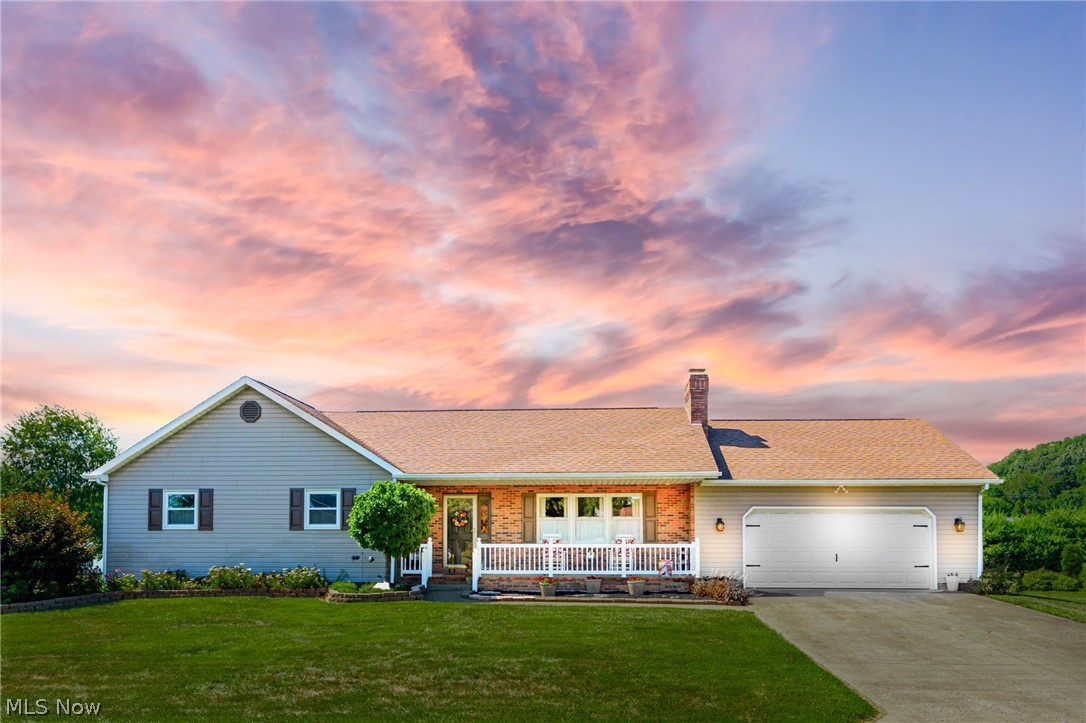 You don't want to miss this one! 3 bedroom 2 bath ranch home located in Franklin local schools with full finished basement and large half acre flat yard!