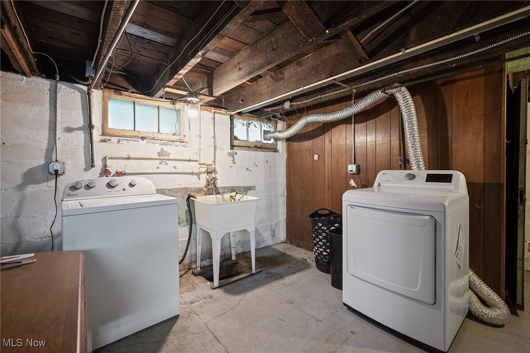 Cleveland, Ohio 44113, United States, 6 Bedrooms Bedrooms, ,2 BathroomsBathrooms,Residential,Active,143727