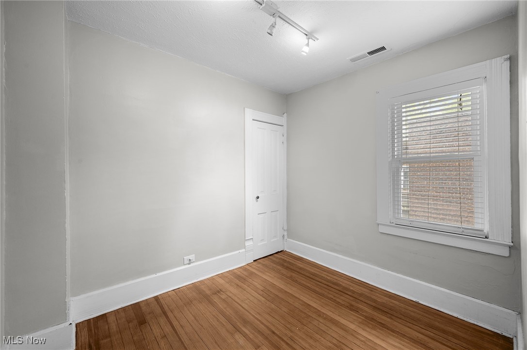 Cleveland, Ohio 44113, United States, 6 Bedrooms Bedrooms, ,2 BathroomsBathrooms,Residential,Active,143727