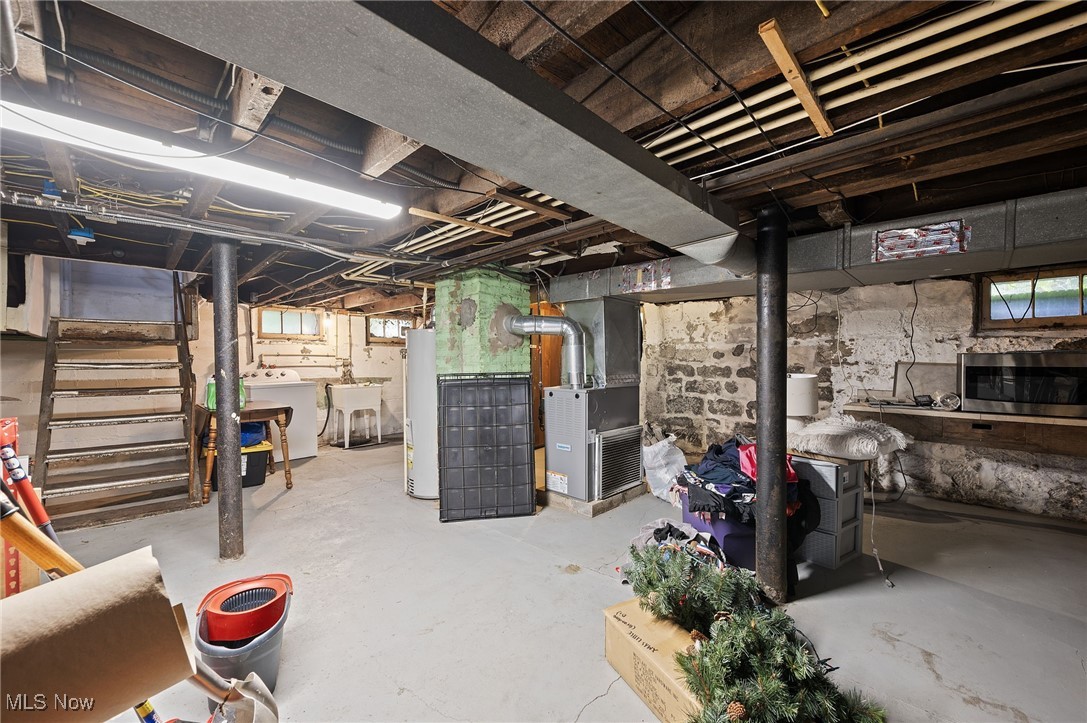 Cleveland, Ohio 44113, United States, 6 Bedrooms Bedrooms, ,2 BathroomsBathrooms,Residential,Active,143727