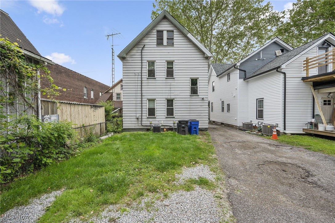 Cleveland, Ohio 44113, United States, 6 Bedrooms Bedrooms, ,2 BathroomsBathrooms,Residential,Active,143727