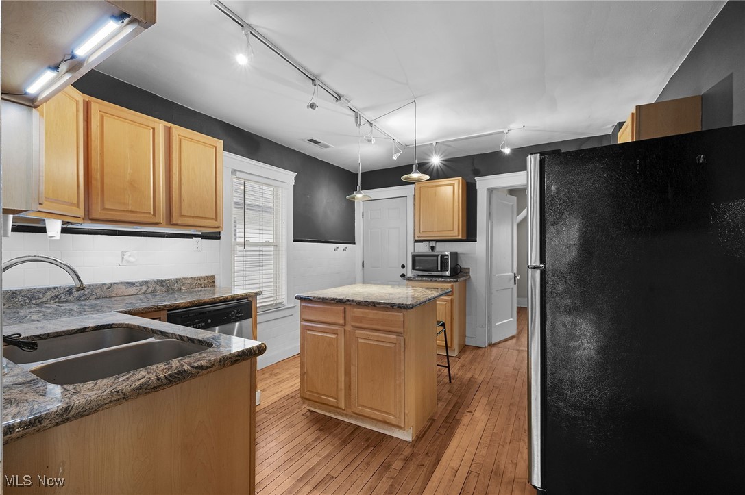 Cleveland, Ohio 44113, United States, 6 Bedrooms Bedrooms, ,2 BathroomsBathrooms,Residential,Active,143727