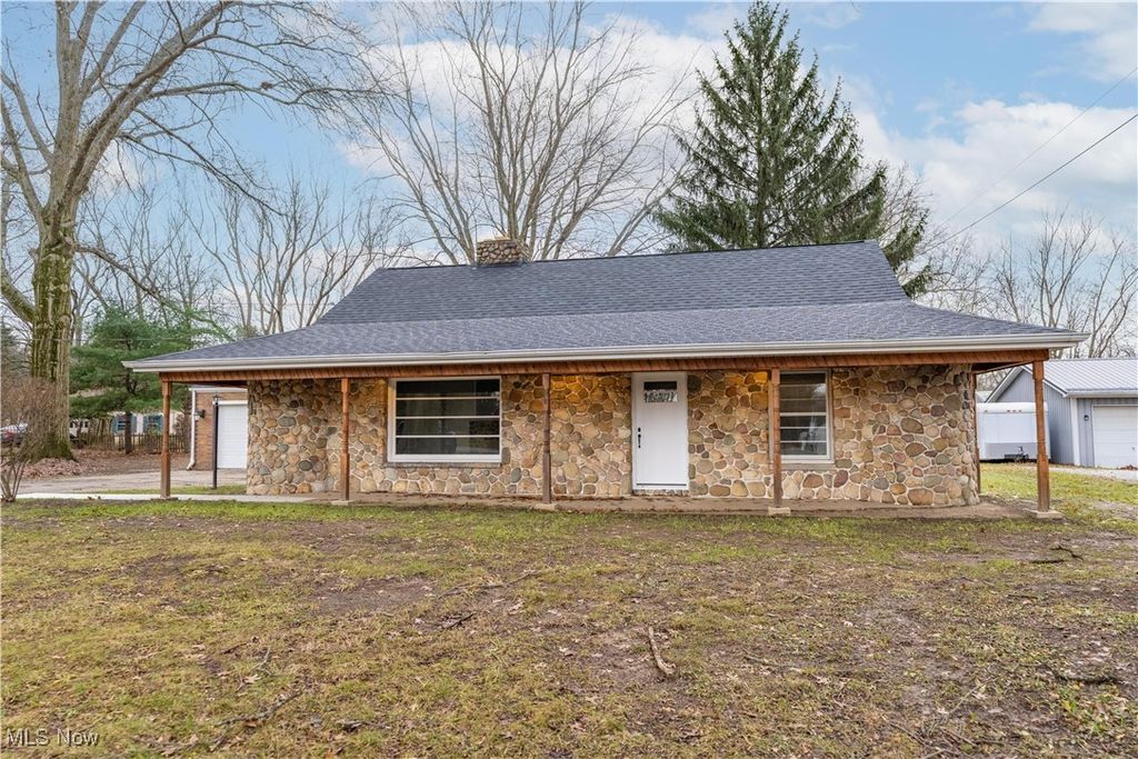 Photo of 3709 S Union Avenue, Alliance, OH 44601 (MLS # 5177923)