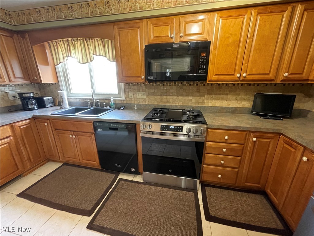 12305 Oak Park Boulevard, Garfield Heights, Ohio image 2