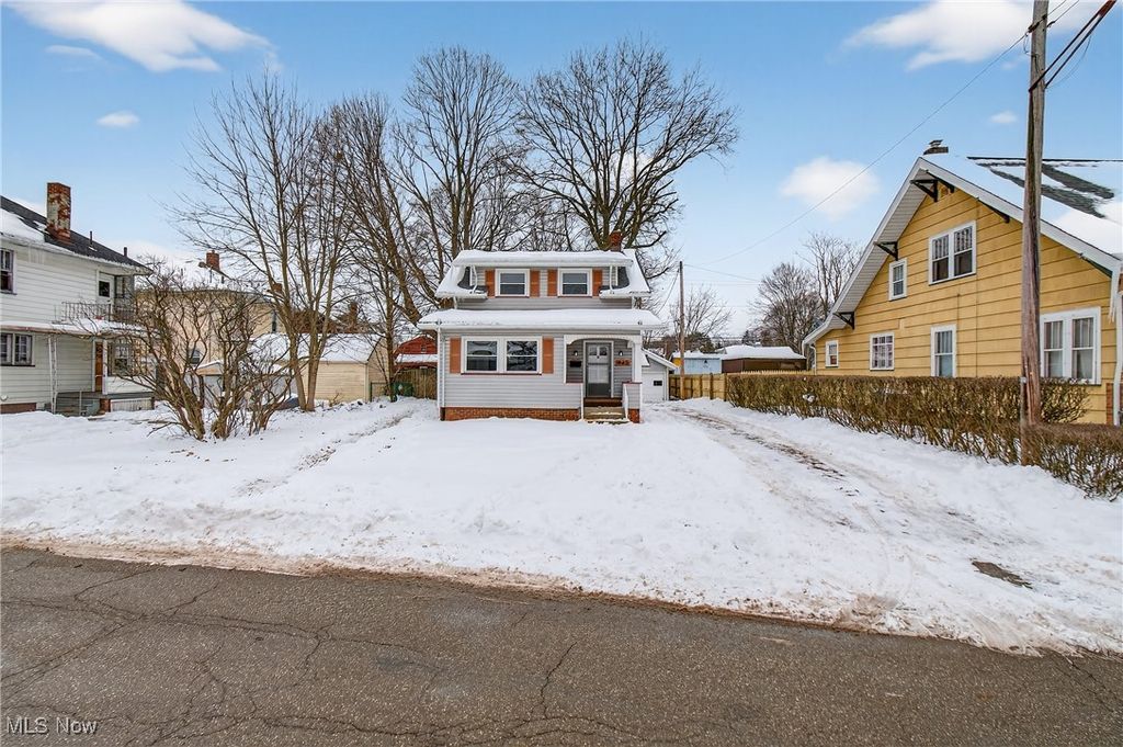 Photo of 942 11th Street NE, Massillon, OH 44646 (MLS # 5185058)