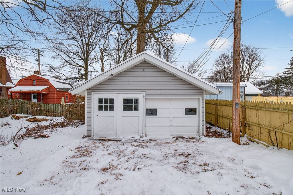 Photo of 942 11th Street NE, Massillon, OH 44646 (MLS # 5185058)