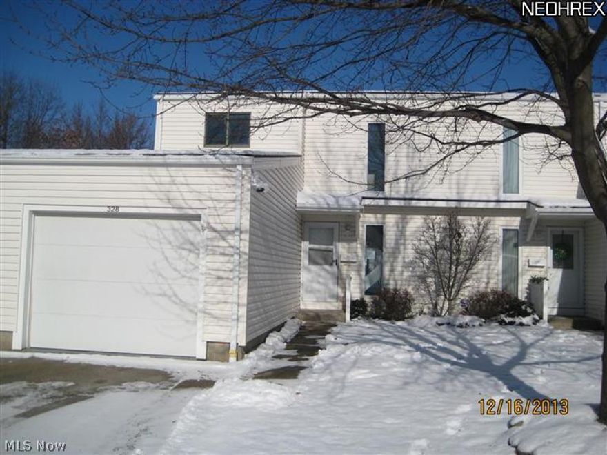 Come and see this nice condo.  New paint, carpet & vinyl (2013).  Kitchen with new stove & dishwasher (2013).  Fenced patio.  This property is eligible under Freddie Mac First Look Initiative through 1/6/14.  Sold AS IS.  Buyer to verify all information.  Buyer or buyer's agent responsible to check with Building, Zoning, EPA, DEA, Tax Dept or any other requirement for intended use.  Buyer to pay for inspections.  Earnest money to be a Cashiers check.  Subject to clear title.