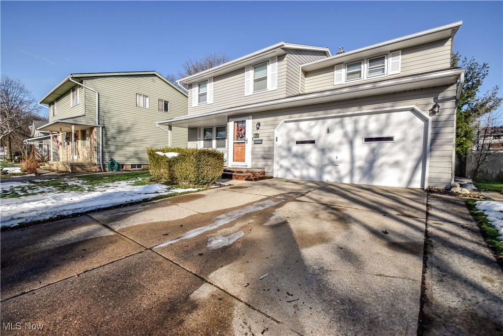 Photo of 19520 Harsax Avenue, Cleveland, OH 44135 (MLS # 5178101)