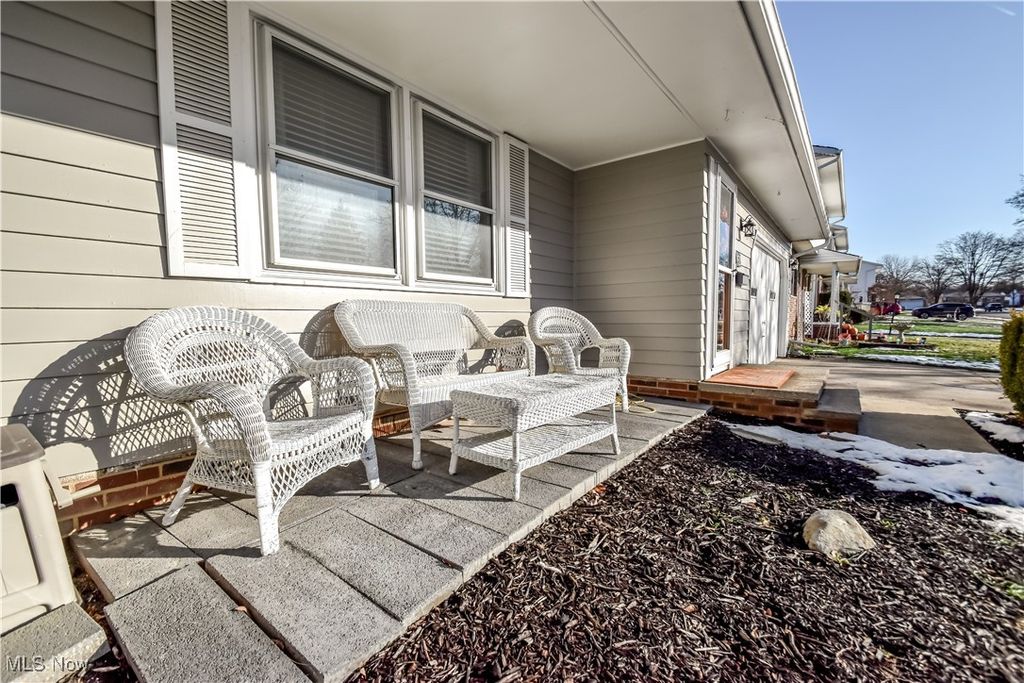 Photo of 19520 Harsax Avenue, Cleveland, OH 44135 (MLS # 5178101)