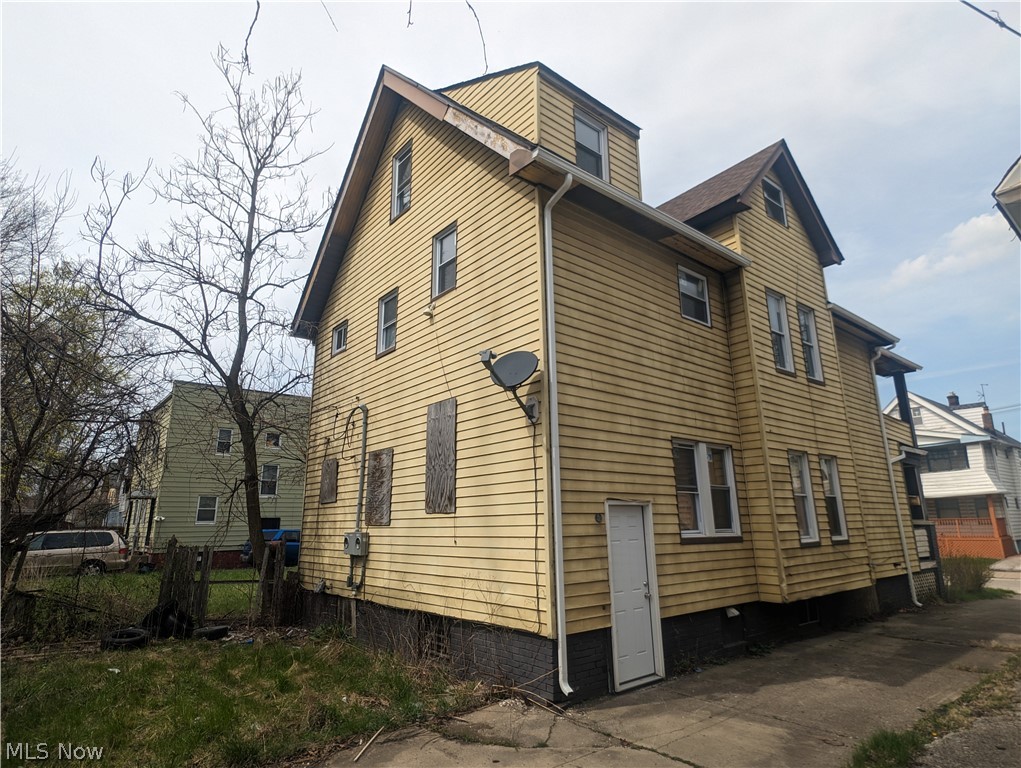 Frisbie Cos/Windemere 03 - Residential Income