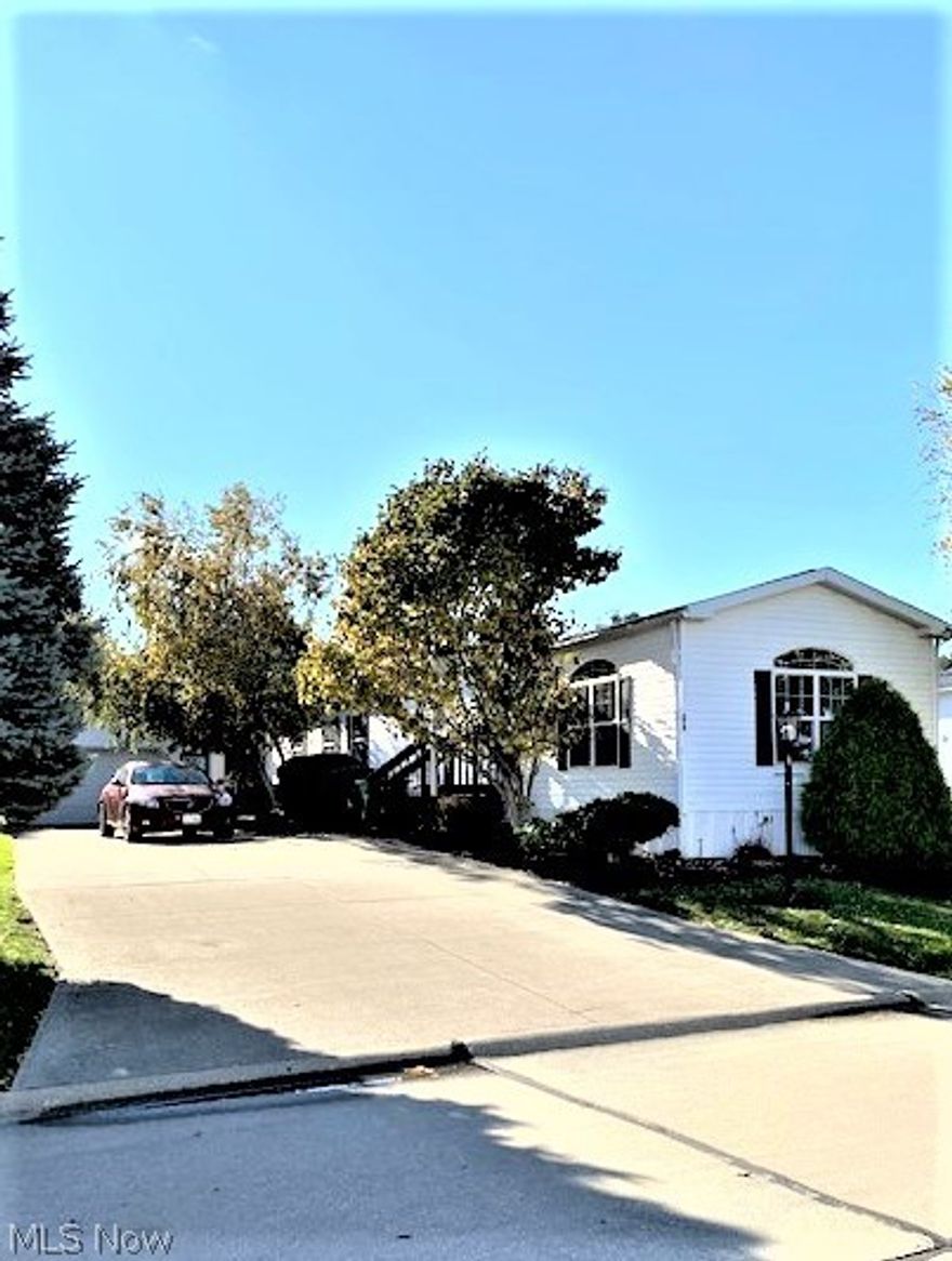 Beautiful and impeccably maintained one owner home! Cathedral ceilings and an
open floor plan welcome you into a step down Living Room offering tall ceilings
and plenty of room to spread out. The spacious Kitchen is perfect for large family
meals or an intimate dinner for two featuring a huge breakfast bar, tons of
cabinet and counter space along with a cozy dining nook. The oversized Master
Bedroom affords a walk-in closet and private Master Bath with a huge soaking
tub, shower and vanity. An additional bedroom is perfect for an office, craft room
or guest bedroom right next to the 2nd full bath. This bright and airy home
features brand new laminate flooring and range hood (2020), new roof (2019),
HWT (2018). The outdoor patio is perfect for your family cookouts or just lounging
in the shade. The 24x24 garage provides pull down attic storage and built in
shelving. Private backyard. Golfway Pines offers a Community Center for your
larger groups or meetings. Additional​​‌​​​​‌​‌​​​‌‌​​​‌‌‌​​‌​​‌‌​​​​ guest