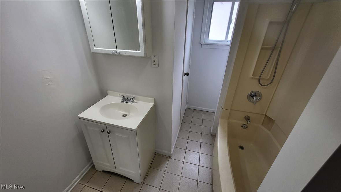 Cleveland, Ohio 44105, United States, 4 Bedrooms Bedrooms, ,1 BathroomBathrooms,Residential,Active,112836