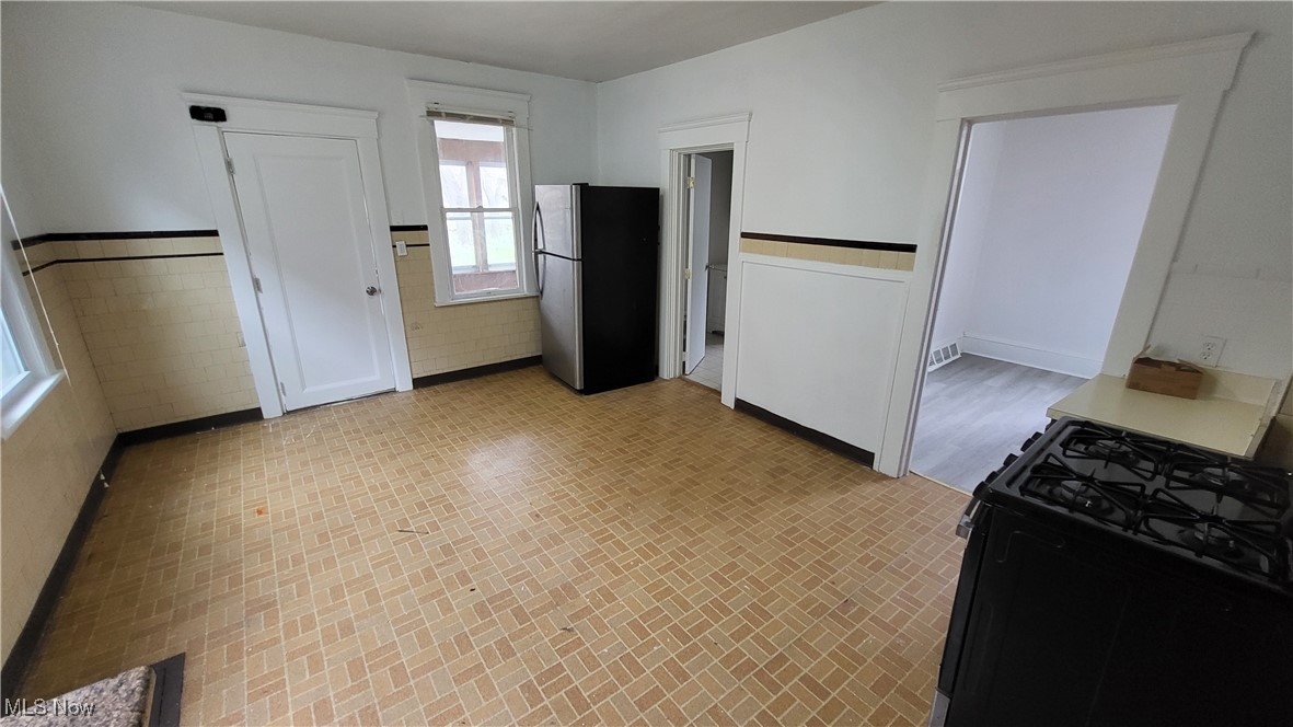 Cleveland, Ohio 44105, United States, 4 Bedrooms Bedrooms, ,1 BathroomBathrooms,Residential,Active,112836