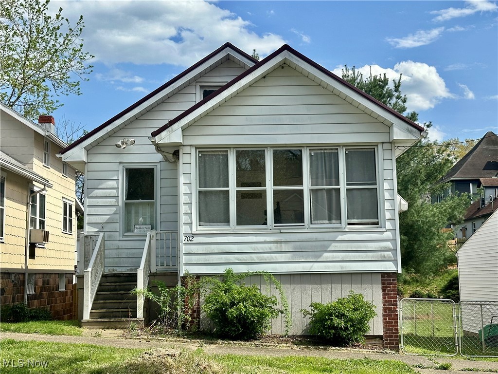 702 E Montgomery Street, Marietta, Ohio image 1