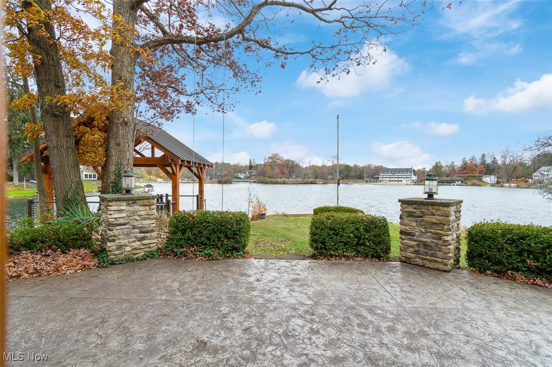 Willowdale Lake - Residential