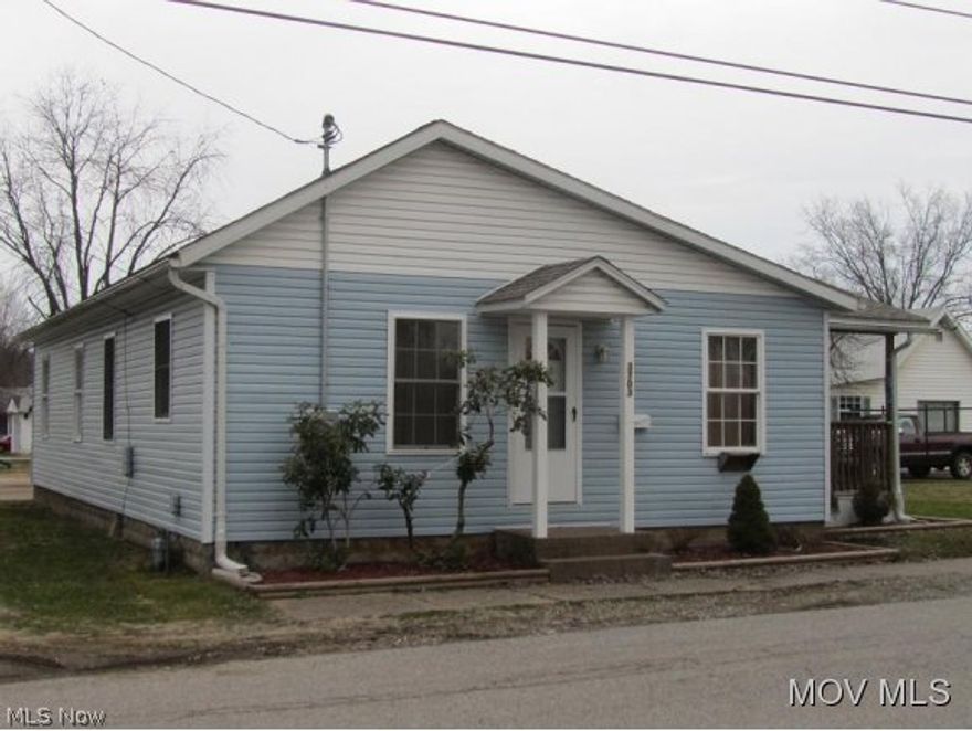 Many updates have been done to this house since 2008.  Windows, siding, roof, kitchen remodel, drywall, electric, and more.  Furnace 2 years old.  Covered deck on side and large side corner lot.  All Measurements approx. Laundry room could be a 4th bedroom.  Elem: Vienna Elementary School  Elem/Bus: N  JrHigh: Jackson  JrHigh/Bus: N  High: Parkersburg High  High/Bus: N  Fire: VOL  Police: CTY  PossFreeGas: N  ;SQFT=Fin Above:1196, Fin Total:1196, Unfin Bsmt:500, Unfin Above:500;PRKG= Off Street