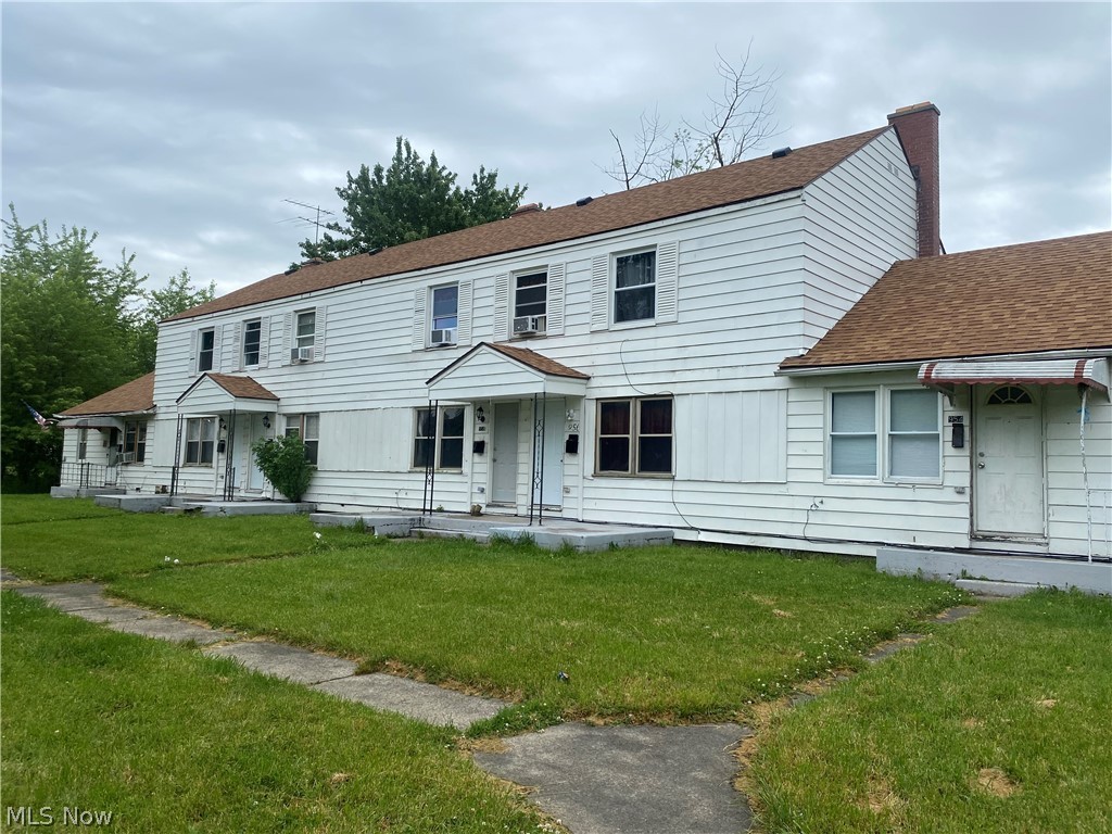 Come see this 3 bedroom, 1 bathroom townhouse. Vinyl windows throughout, freshly painted. Range and refrigerator included. In home laundry room with washer and dryer hookups. Water/Sewer included with rent. Application and credit/background check is required for all adults 18+. A non-refundable $50 Application fee for each applicant. 1st months rent and security deposit are due at lease signing.
Rental requirements: Less than 3 items in collections, more than 3 is considered conditional. Monthly income of 2.5 times the amount of the monthly rent. Complete Criminal and Eviction Check.Schedule your showing today!