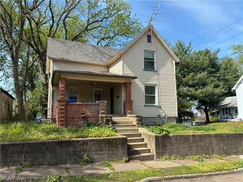 Homes For Sale - 404 Pike Avenue<br/> Massillon, OH 44647