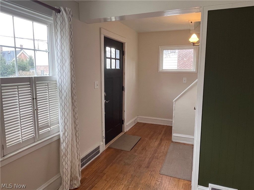 Photo of 15 South Street, Chagrin Falls, OH 44022 (MLS # 5191761)