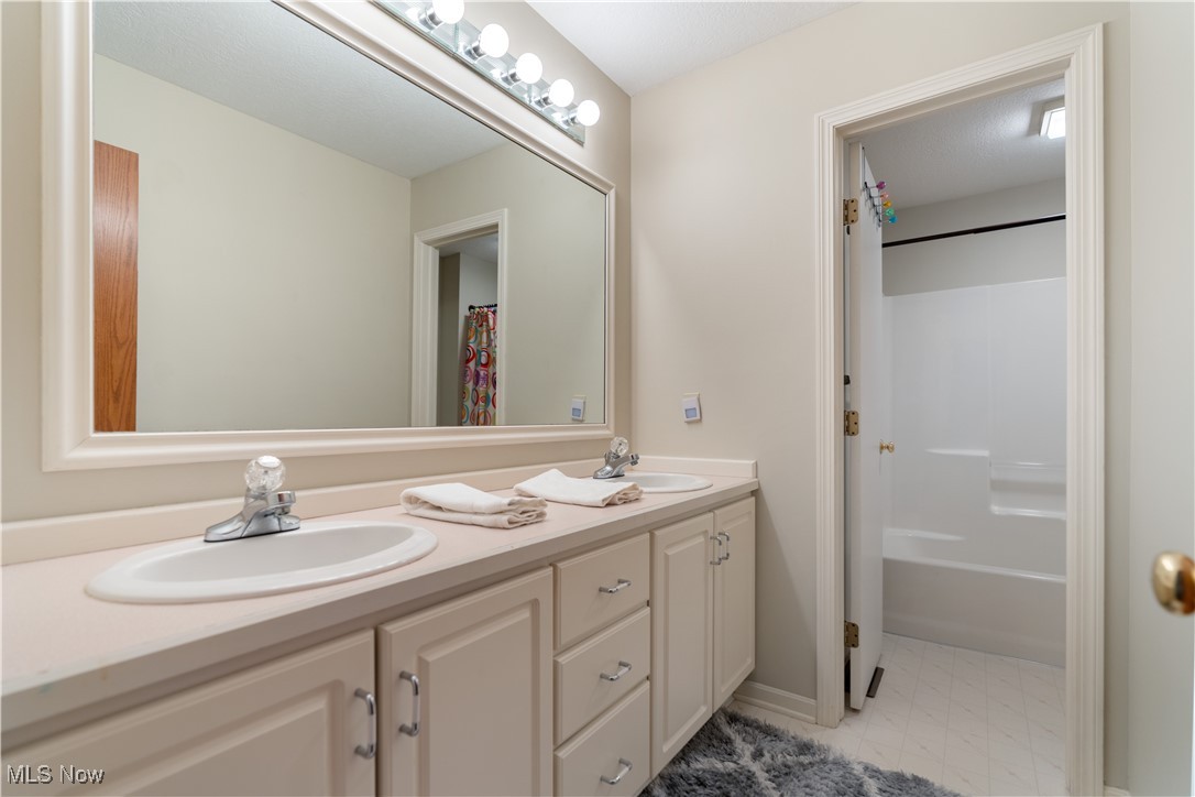 7220 Sugarwood Road, Canton, Ohio image 25