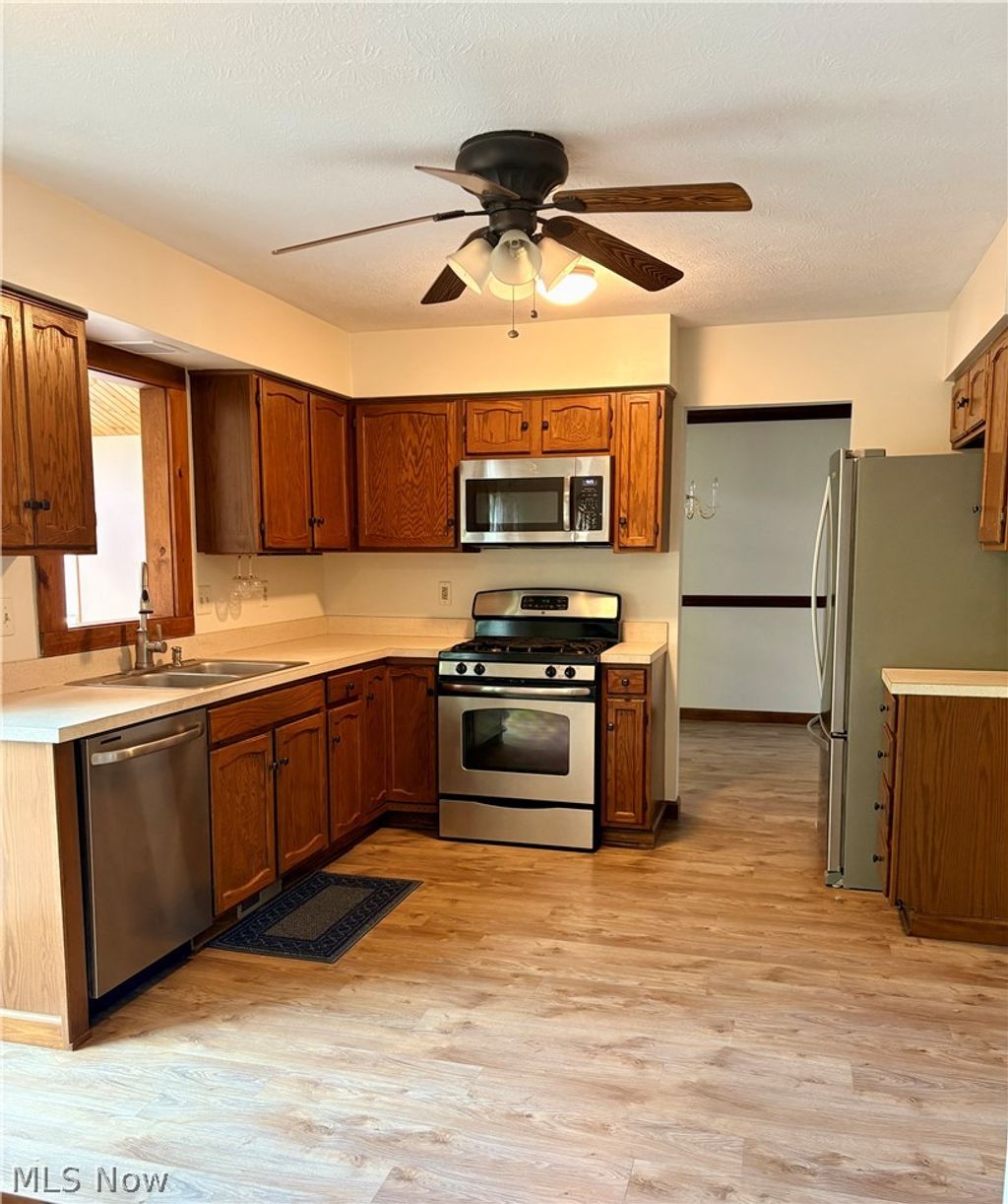 Photo of 1154 Waterbury Drive, Medina, OH 44256 (MLS # 5211078)