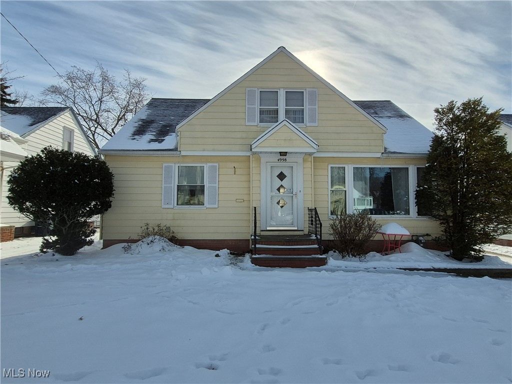 Photo of 4998 N Barton Road, Lyndhurst, OH 44124 (MLS # 5176625)