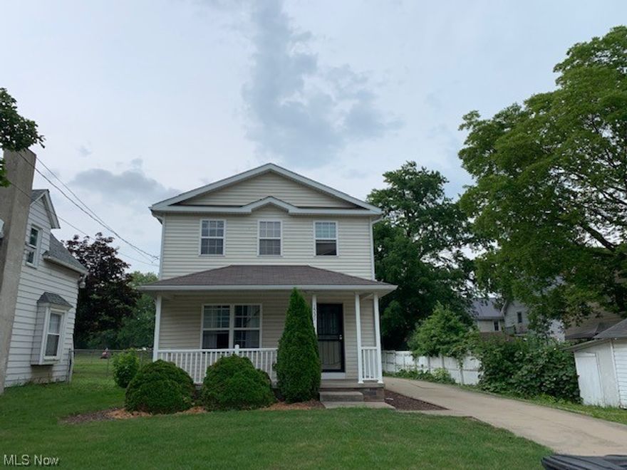 Calling all investors!  This property is to be included in a package deal of multiple homes.  Unit is occupied, showing will occur with accepted offer.  
Property is part of package, seller is willing to sell properties individualy:
MLS#s 4483391, 4483406 + vacant lot , 4483501, 4483416, 4483507, 4483499, 4483509, 4483487 + vacant lot, 4483427