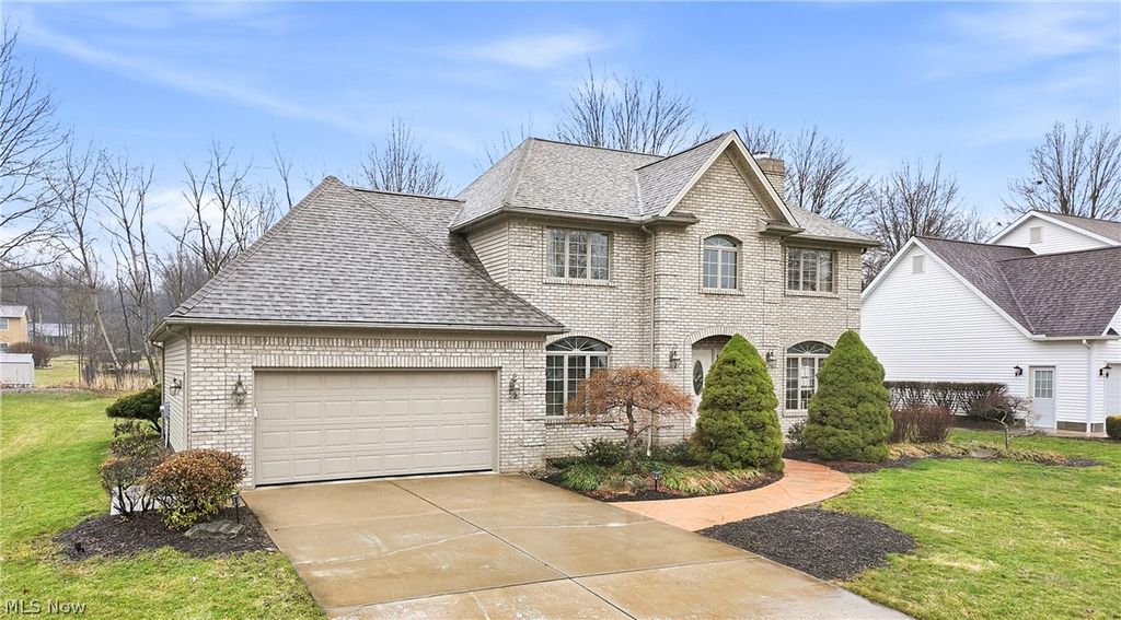 Photo of 2031 Celestial Drive NE, Warren, OH 44484 (MLS # 5191469)