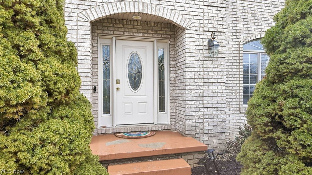 Photo of 2031 Celestial Drive NE, Warren, OH 44484 (MLS # 5191469)