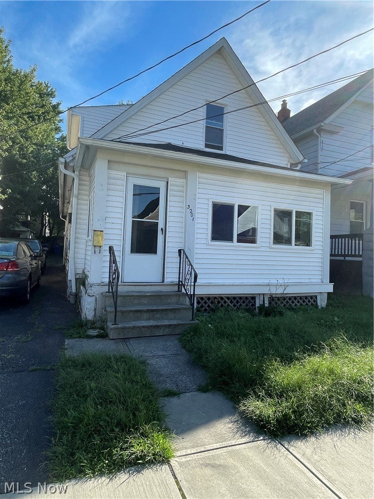 3201 Saratoga Avenue
