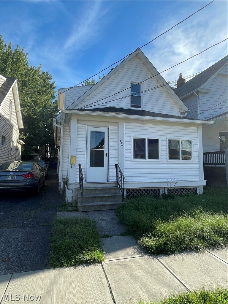 3201 Saratoga Avenue