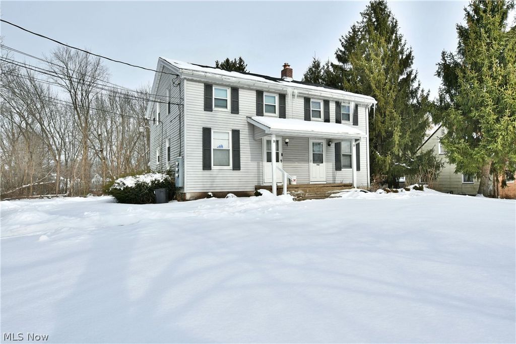 Photo of 762 State Road NW, Warren, OH 44483 (MLS # 5185174)