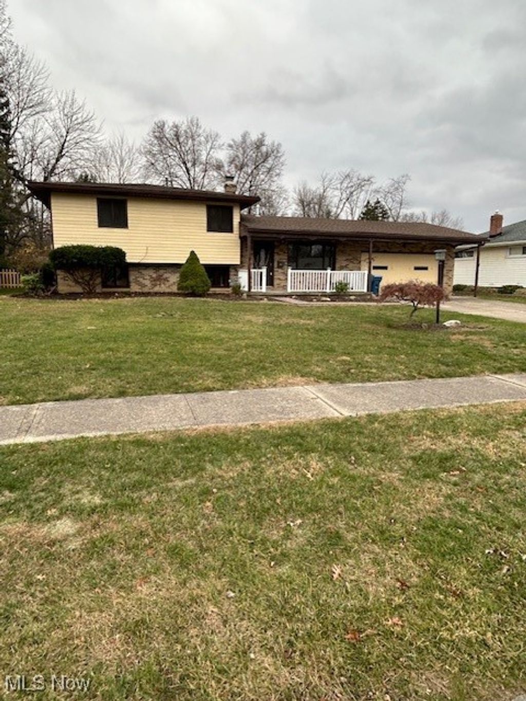 Photo of 1519 Westwood Drive, Lorain, OH 44053 (MLS # 5181468)