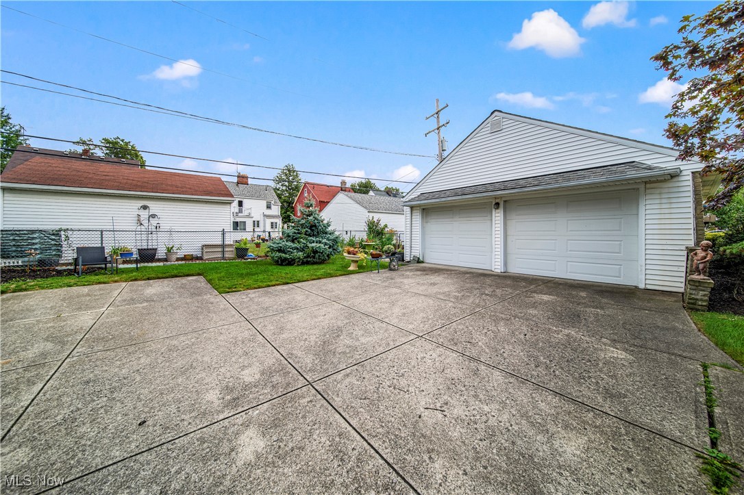 131 E 206th Street, Euclid, Ohio image 32