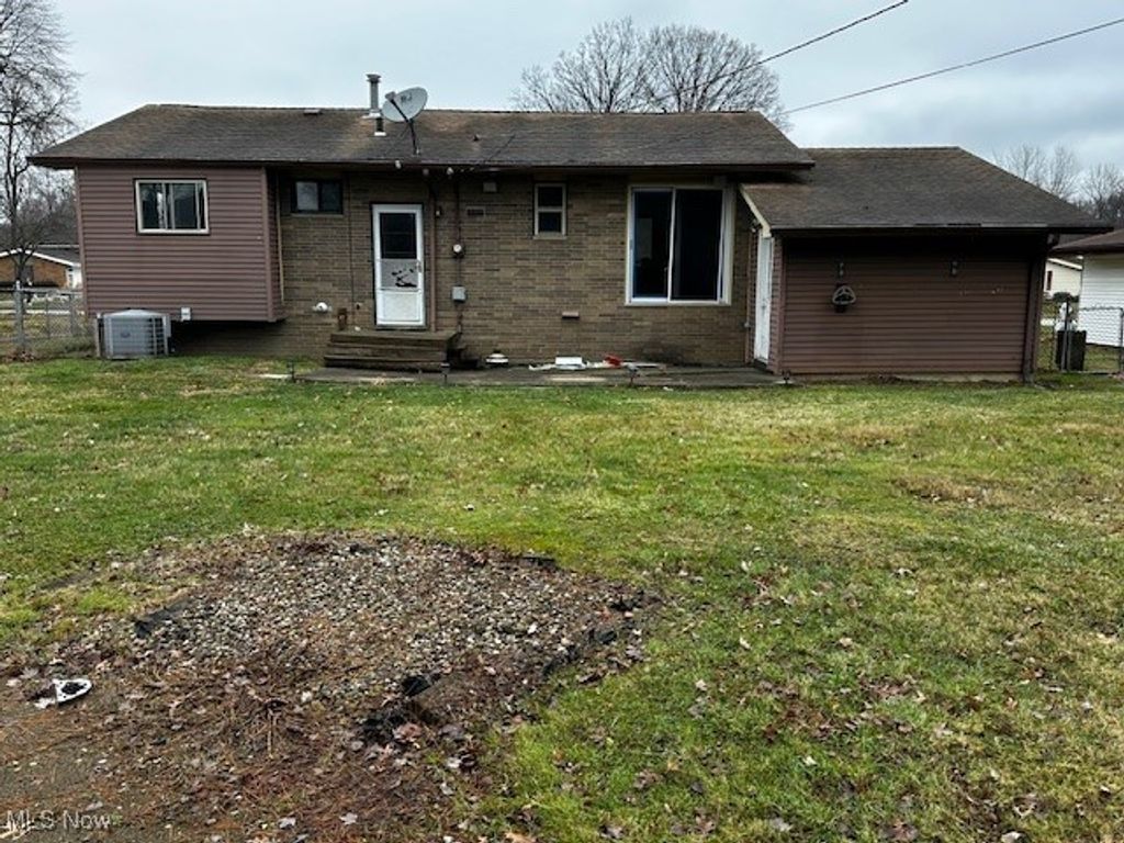 Photo of 23939 Fairlawn Drive, North Olmsted, OH 44070 (MLS # 5178409)