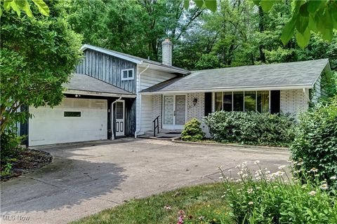 28050 Marquette Boulevard, North Olmsted, OH 44070 - #: 5137018