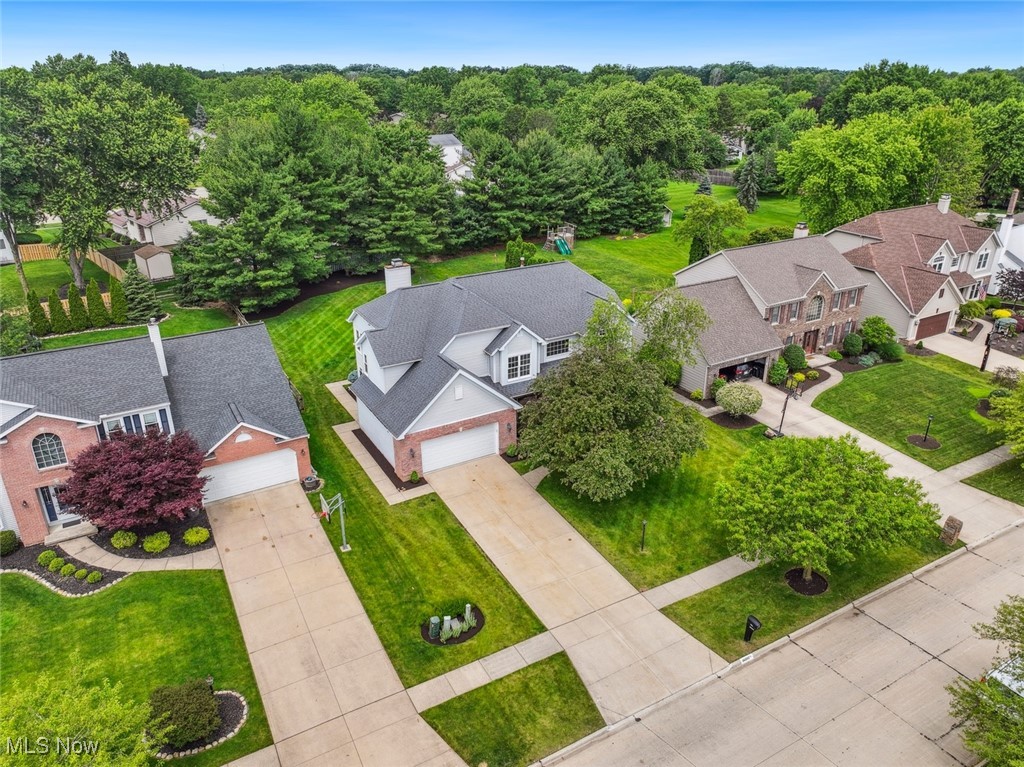 16892 Hampton Chase