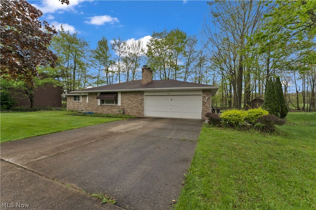 Photo of 306 S Colonial Drive, Cortland, OH 44410 (MLS # 5206564)