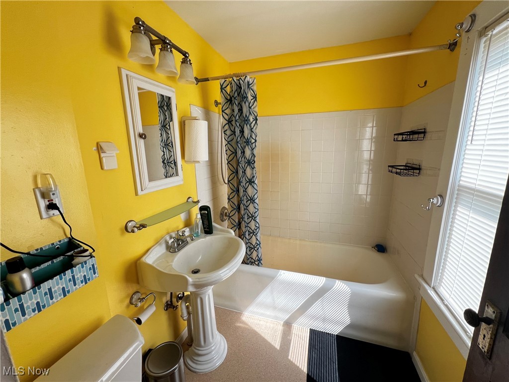 7434 Birkner Drive, Kent, Ohio image 16
