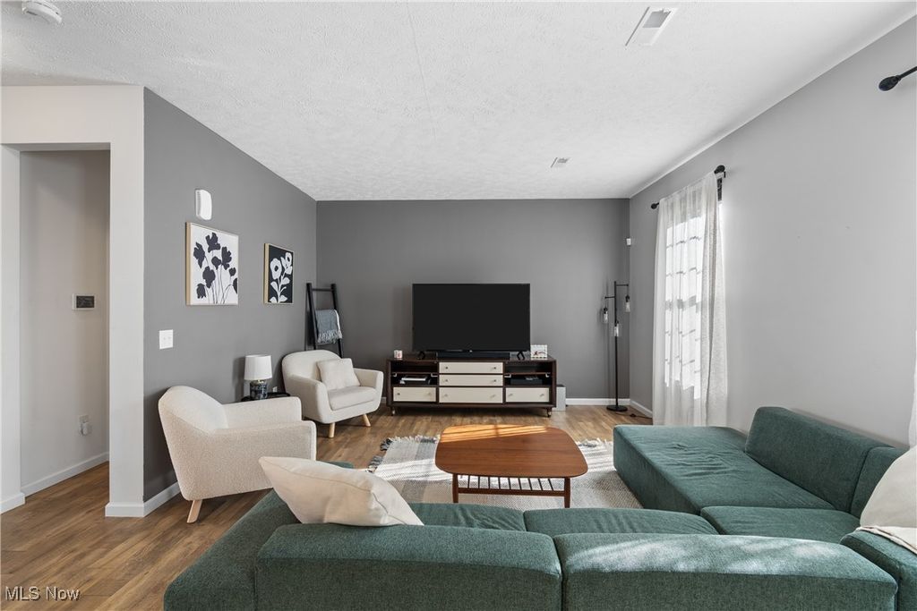 Photo of 12118 Detroit Avenue, Lakewood, OH 44107 (MLS # 5167008)