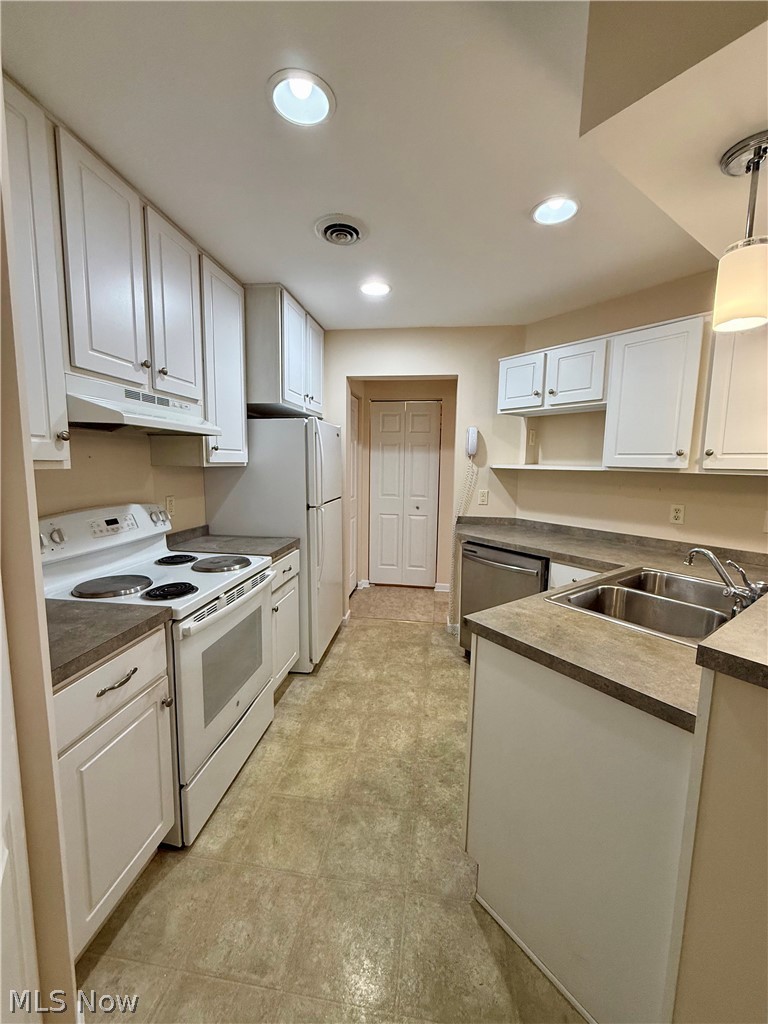 Back Bay At Arrowhead Condo - Residential