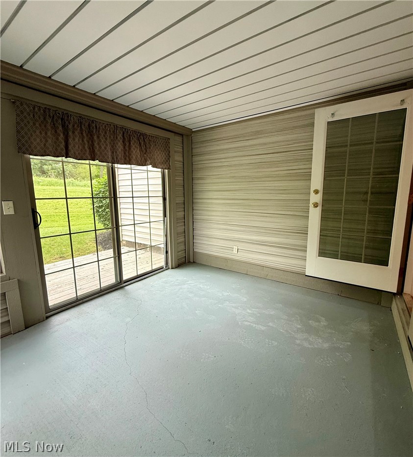 Back Bay At Arrowhead Condo - Residential