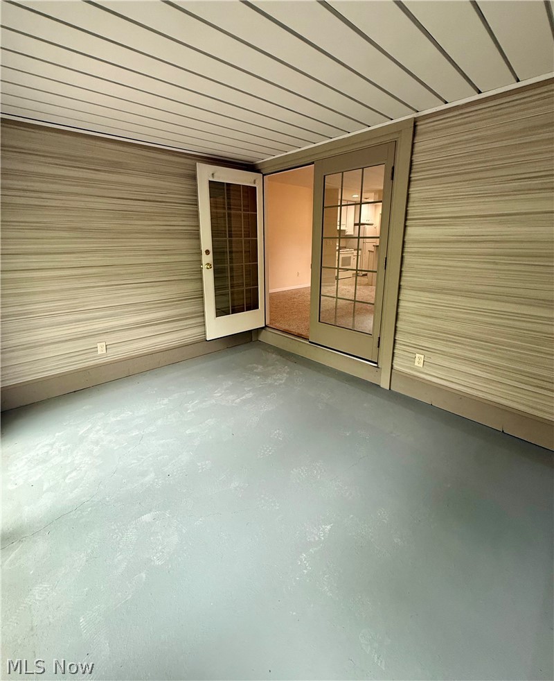 Back Bay At Arrowhead Condo - Residential