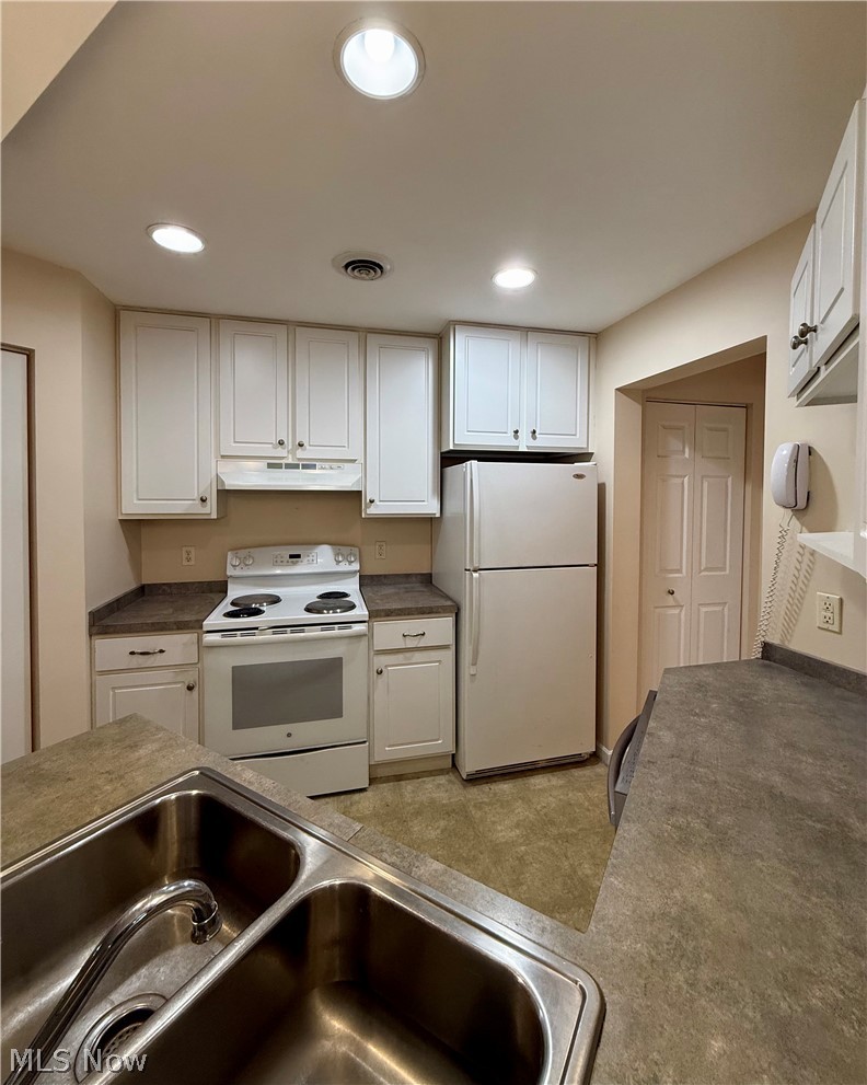 Back Bay At Arrowhead Condo - Residential