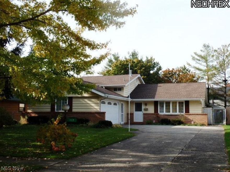 Well cared for and maintained split level on cul-sac street.  Roof approx. 4 years, High efficiency furnace and central air approx. 5 years, vinyl replacement windows throughout. Large living room, formal dining room plus eating area in the kitchen.  Ceiling fans in most rooms.  Updated bathrooms, covered rear patio, pull down steps in hallway for attic storage, rear storage shed.  Tons of closet space. Beautiful, treed lot and flower beds.