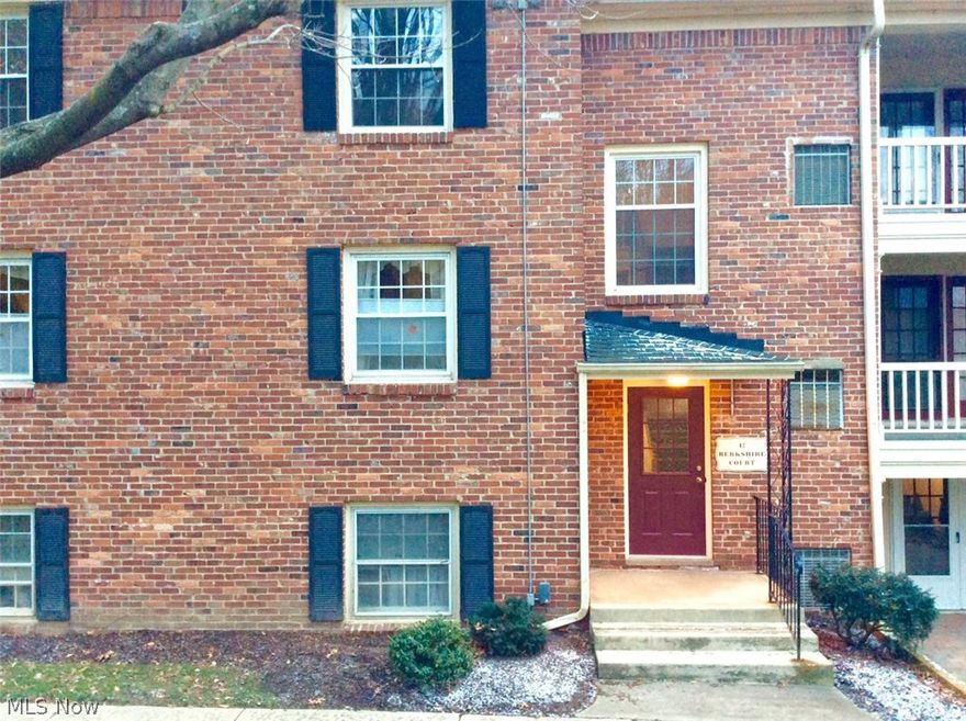 Convenient West Akron location in Georgetown.  Third floor end unit with new furnace (to be installed 11/2017) new paint, updated carpet, windows.  Close to schools, shopping, metro parks, Highland Square and highway.  Cozy ranch style floor plan.