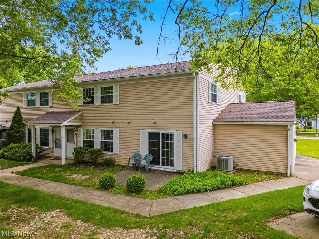 Photo of 13622 Oakbrook Drive #3622, North Royalton, OH 44133 (MLS # 5210862)