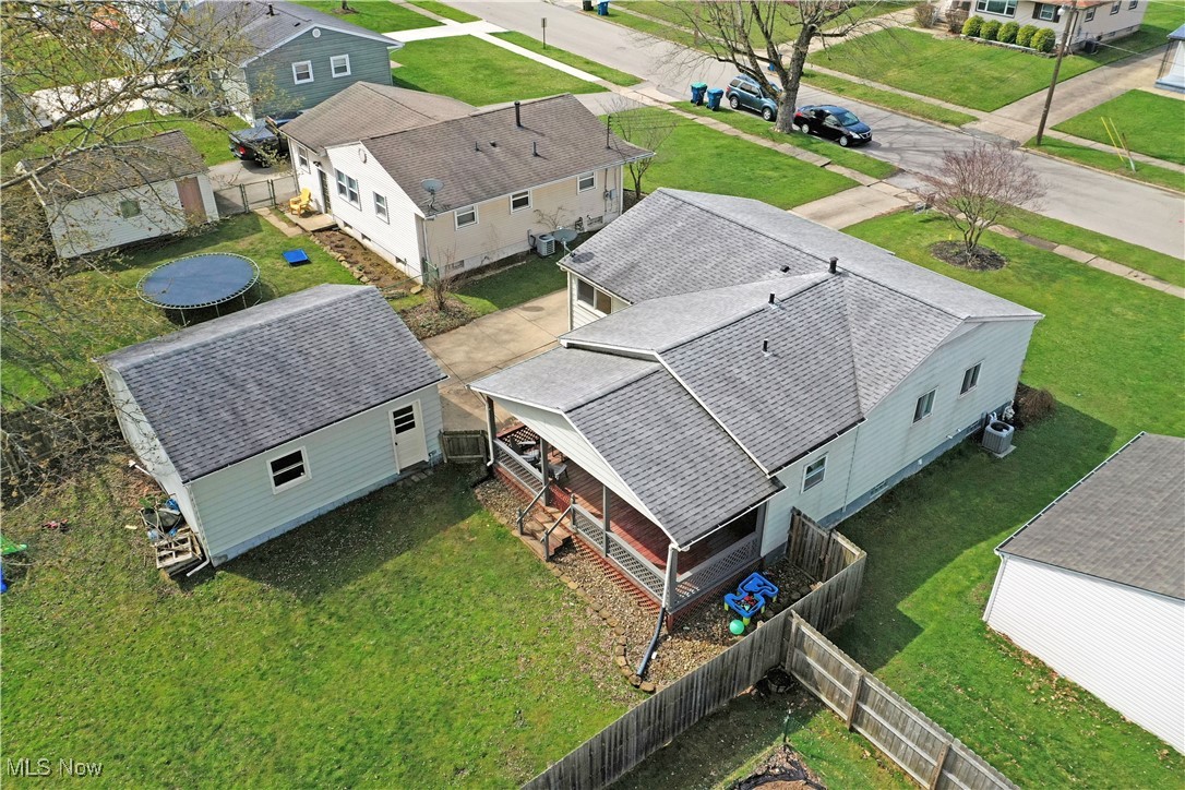 765 Dresden Drive, Hubbard, Ohio image 2