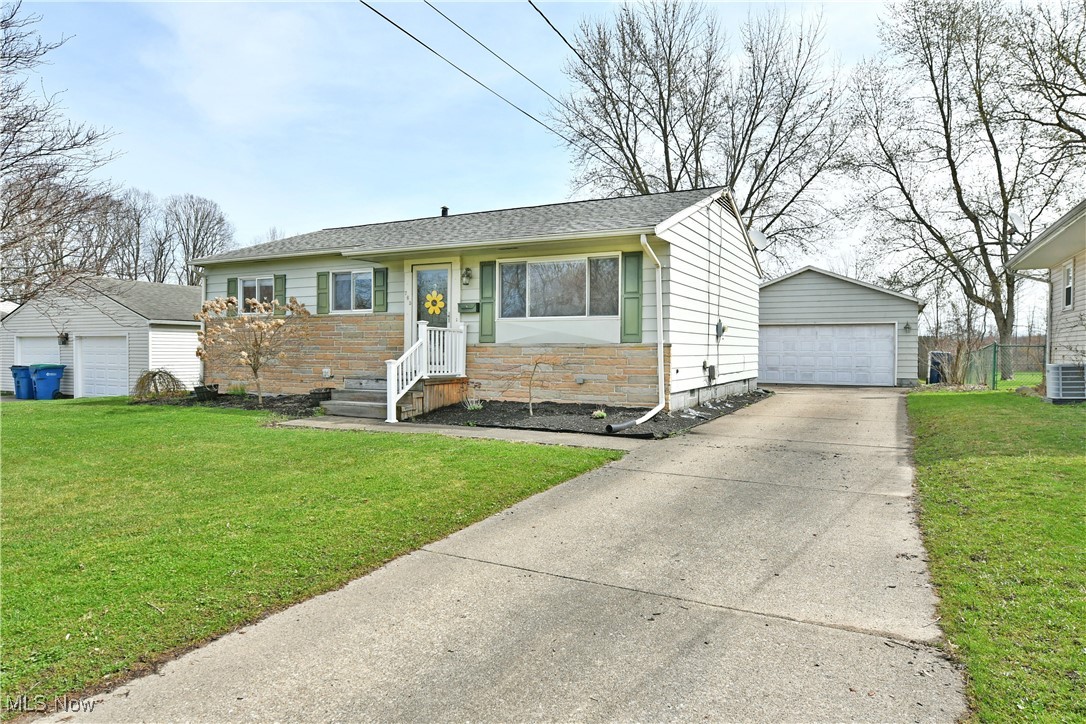 765 Dresden Drive, Hubbard, Ohio image 1